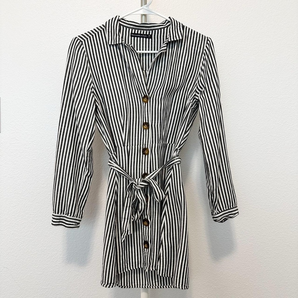 Abercrombie and Fitch Stripes Shirt Dress in White and Gray with Tie Belt Strap